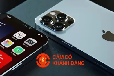 Cầm điện thoại iPhone 13 giá bao nhiêu?